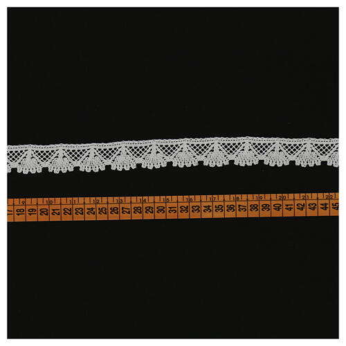 Lace trim with white shell pattern 2.5 cm euros/m 3