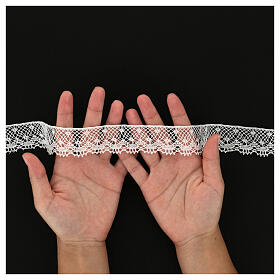 White bobbin lace with mesh pattern, 3.5 cm, euros/m