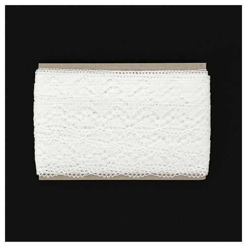 White scalloped lace, 2.5 cm, euros/m 4