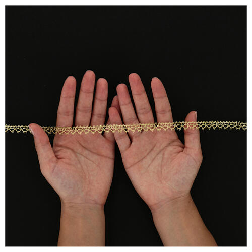 Scalloped lace trim circles medium fine gold 1 cm euro/mt 2