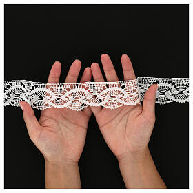 Scalloped bobbin lace with wavy pattern, 4 cm, euros/m