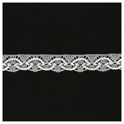 Scalloped bobbin lace with wavy pattern, 4 cm, euros/m 1