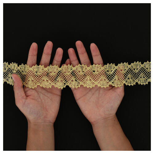 Wavy mesh lace of half fine gold thread, 5.5 cm, euros/m 2