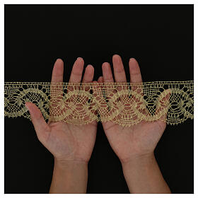 Macramé bobbin lace of half fine gold thread with wavy embroidery, 6.5 cm, euros/m