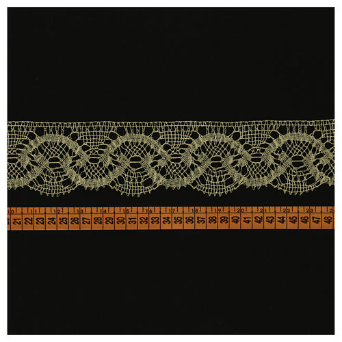 Macramé bobbin lace of half fine gold thread with wavy embroidery, 6.5 cm, euros/m 3