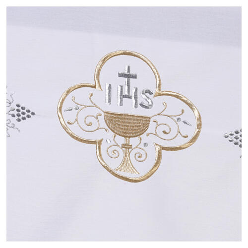 Mantel de altar con bordado JHS y cáliz eucarístico 3