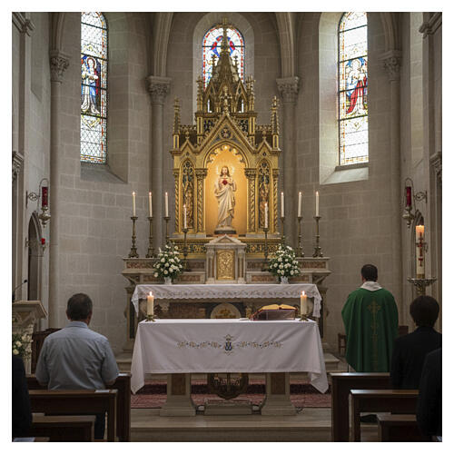 Mantel 160x300 cm de altar Mariano con flores laterales celeste y monograma 2