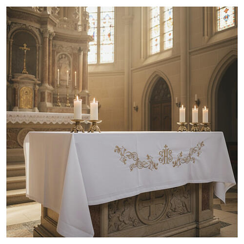 Ivory-coloured altar cloth with golden floral embroidery 4