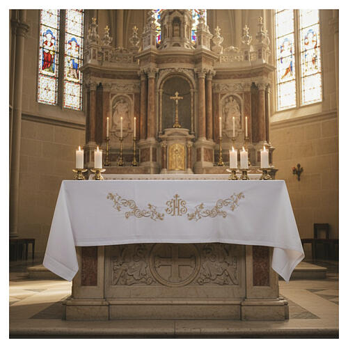 Mantel de altar color marfil bordado floral dorado 2