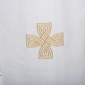Alba blanca en algodón cruz dorada.