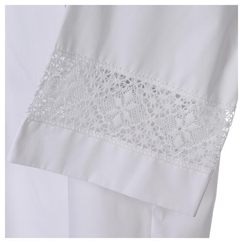 White alb 65% polyester 35% cotton with decoration on the sleeve and lace and crochet partition with zip on the front 4