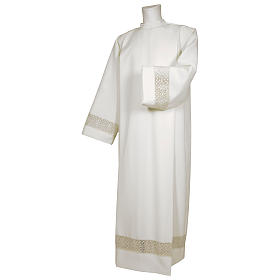 Albs: Priest alb with front zipper 65% polyester 35% cotton with decoration on the sleeve and lace and crochet partition Albs: Priest alb with front zipper 65% polyester 35% cotton with decoration on the sleeve and lace and crochet partition