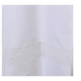 White alb 65% polyester 35% cotton with decoration on the sleeve and lace and crochet partition with zip on the shoulder