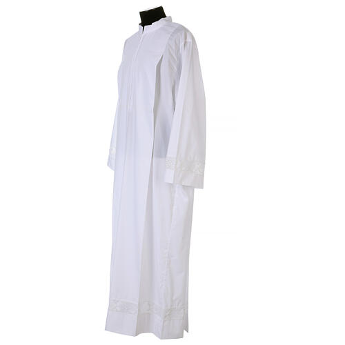 White alb 65% polyester 35% cotton with lace partition and zip on the front 6