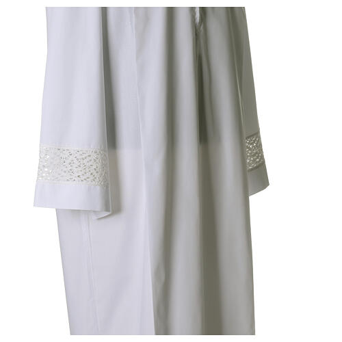 White alb 65% polyester and 35% cotton with golden lace partition and zip on the front 5