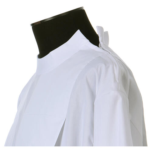 Albe in der Farbe Weiß aus 65% Polyester und 35% Baumwolle mit zwei gelegten Falten Reißverschluss auf der Schulter 4