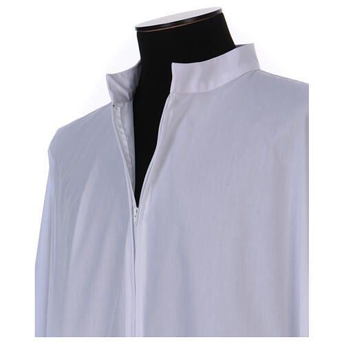 White alb with front zipper, 65% polyester 35% cotton 3