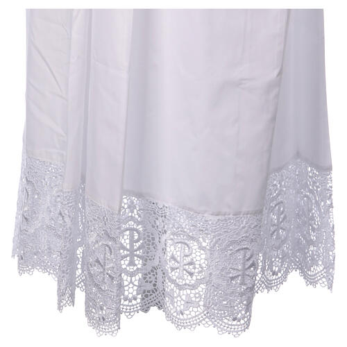White polycotton alb with lateral pleats, macramé lace and golden clasp 8