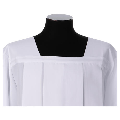 White surplice with Roman collar and bobbin lace partitions 5