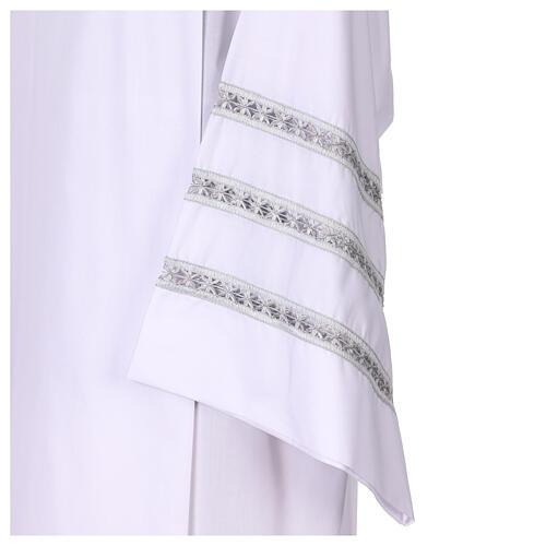 Alb with three-round light grey hemstitch 4