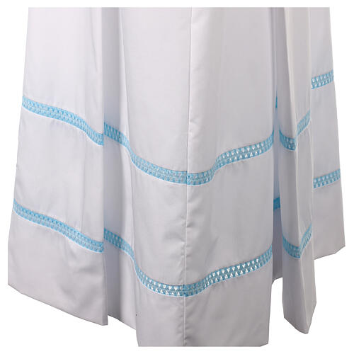 Aube blanche broderie mariale ourlet à jour bleu, mélange coton Gamma 5