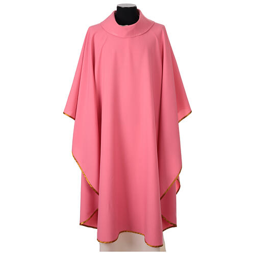 Chasuble simple rose avec bordure dorée 1