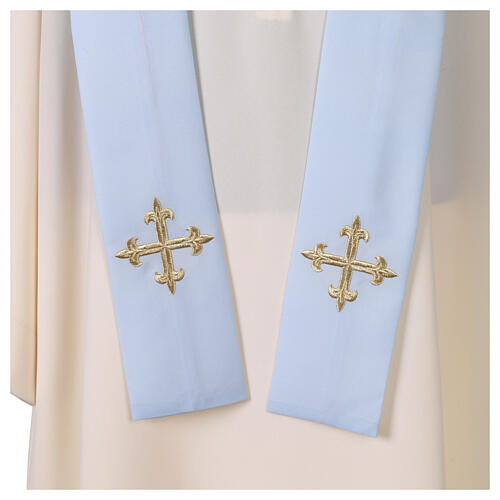 Kasel „Marianisch“ mit Farbverlauf in Blau und gesticktem Monogramm 9