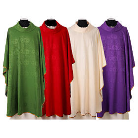 Chasuble simple damassée avec motifs élégants