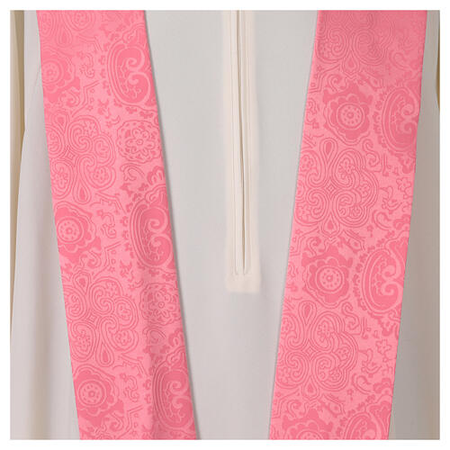 Kasel in Rosa mit Damastoptik, stilisierten Ornamenten und goldfarbenem Saum 8