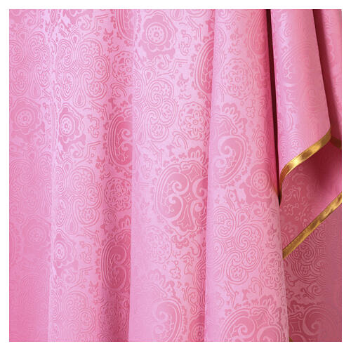 Casula cor-de-rosa adamascada com monograma JHS e bordados dourados 6