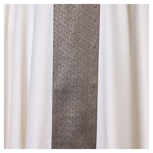 Chasuble à bande centrale brodée avec détails dorés 7