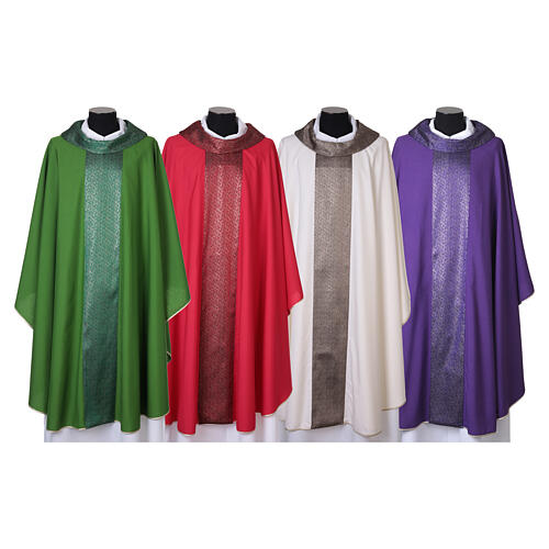 Casula con stolone ricamato con dettagli dorati 1