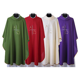 Chasuble brodée Alpha et Oméga et croix argentée