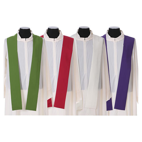 Chasuble brodée Alpha et Oméga et croix argentée 13