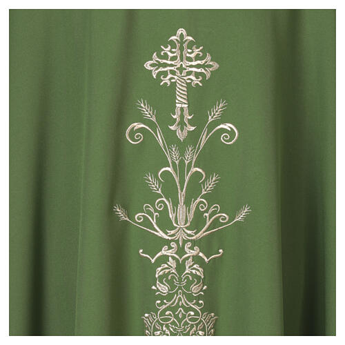 Chasuble croix florale et volutes broderies dorées 3