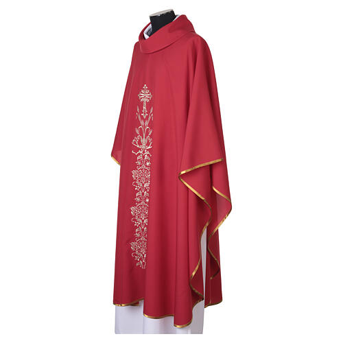 Chasuble croix florale et volutes broderies dorées 12