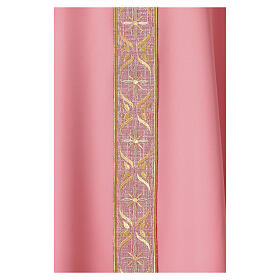 Chasuble rose 100% polyester avec galon brodé floral Gamma