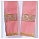 Chasuble rose 100% polyester avec galon brodé floral Gamma s6