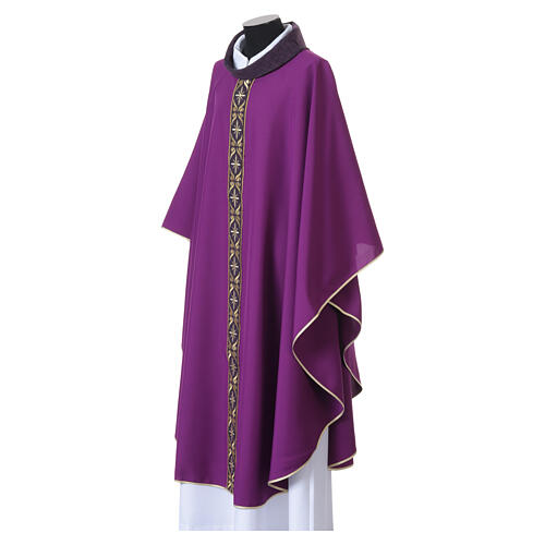 Chasuble couleur aubergine 100% polyester Gamma bande florale 3