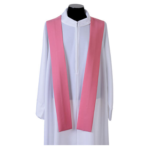 Casula Alfa e Ômega cor-de-rosa com bordados em ouro e prata 5