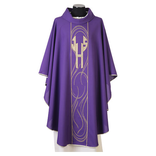 Kasel mit Mittelstab und goldenem IHS-Monogramm 8