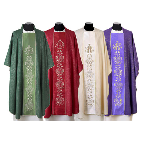 Chasuble à bande centrale JHS avec broderies florales dorées en frescolana 1