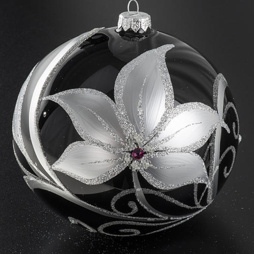 Bola de Navidad vidrio negro flores blancos 15 cm. 2