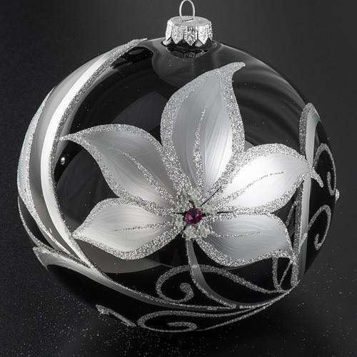 Palla albero Natale vetro nero fiori bianchi 15 cm 2