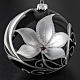 Palla albero Natale vetro nero fiori bianchi 15 cm s2