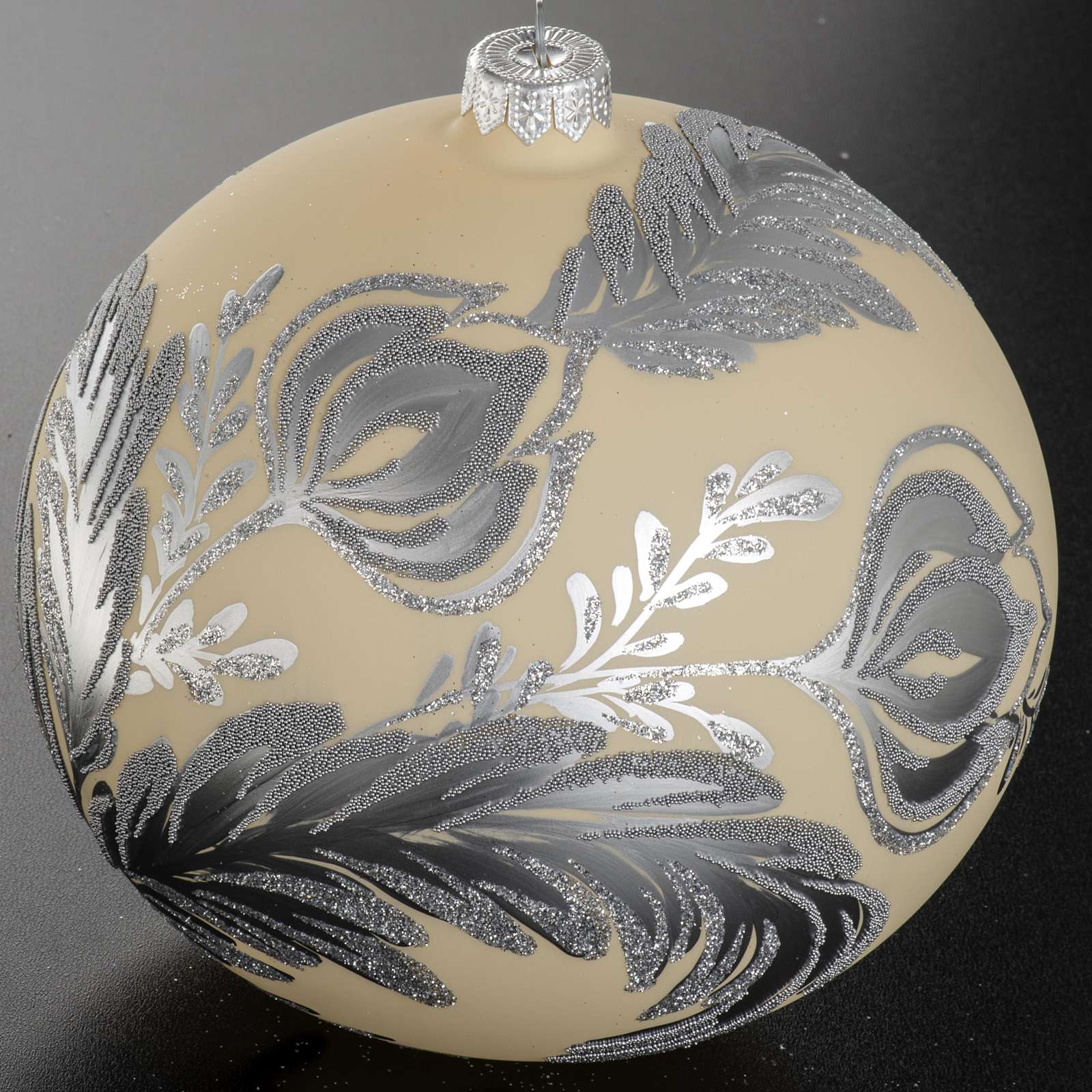 Boule de Noel verre ivoire décor florale 15 cm vente en ligne sur HOLYART