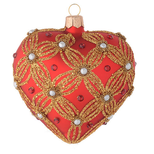 Weihnachtskugel aus mundgeblasenem Glas in Herzform Grundton Rot mit goldenen Verzierungen und Perlen 2