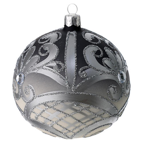 Weihnachtsbaumkugel aus mundgeblasenem Glas Grundton Silber mit weißen und silbernen Verzierungen 100 mm 3