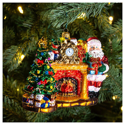Santa Claus and fireplace, Christmas tree decoration in blown glass 2
