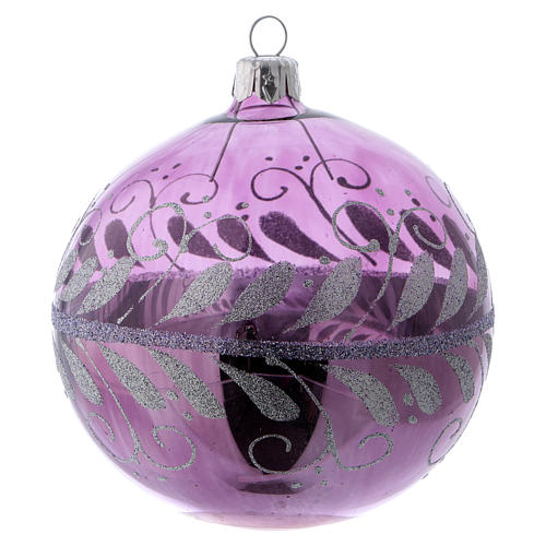 Weihnachtskugel aus violettfarbenem Glas mit silberfarbenen Ornamenten 100 mm 1